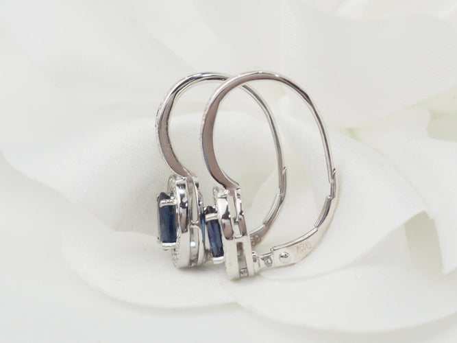 Boucles d'oreilles Boucles d'oreilles dormeuses en or blanc, saphir et diamants 58 Facettes 7313