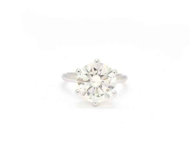 Bague solitaire en or avec diamant de 6,05 carats