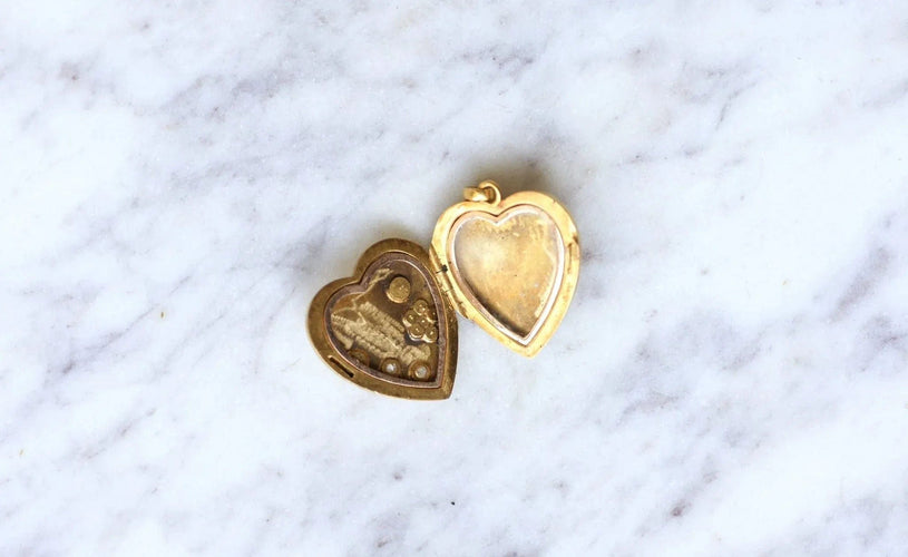 Pendentif Médaillon cœur ouvrant en or, diamants, et perles 58 Facettes