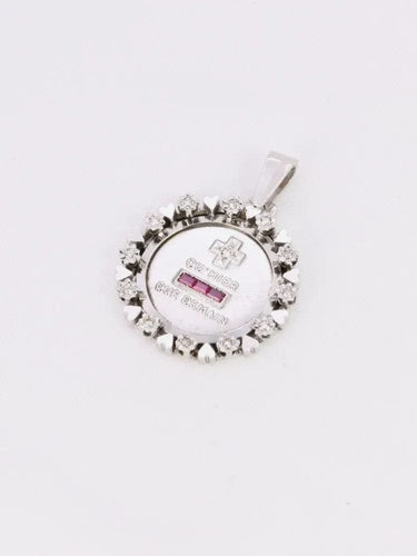 Pendentif Médaille amour Augis entourage coeurs diamants Plus qu'hier moins que demain or blanc rubis 58 Facettes J555