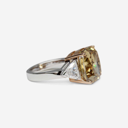 Bague Bague en diamant taille coussin de 11,64 carats, couleur marron foncé-jaune, SI1, GIA 58 Facettes 22297R