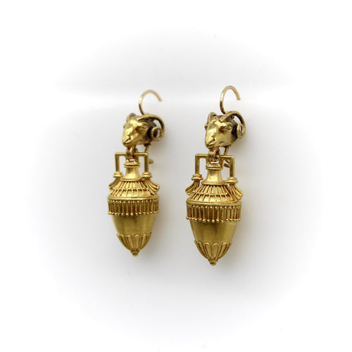 Boucles d'oreilles Boucles d'oreilles cannetille en or 14 carats, style néo-étrusque, représentant une tête de bélier et une amphore. 58 Facettes A20042