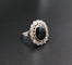 Bague Art Déco en platine saphir diamants.
