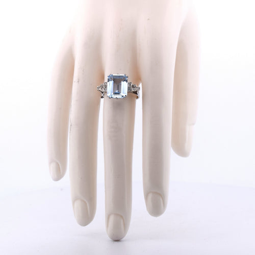 Bague 56 Bague Art Déco en or blanc avec aigue-marine et diamants 58 Facettes