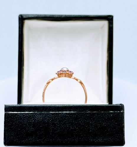 Bague 56.5 Ancienne bague fleur or jaune sertie de rubis et perle 58 Facettes