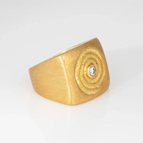 Bague 53 Chevalière vintage en diamant avec motif fossile carré en or jaune 18 carats 58 Facettes G13731