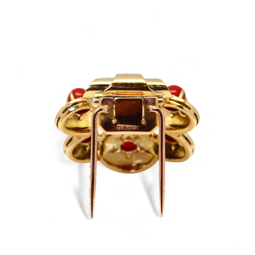 BULGARI Clips de revers Rétro en or jaune et corail 58 Facettes