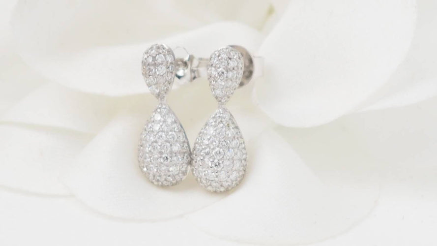 Boucles d'oreilles Pendants d'oreilles en or blanc et diamants 58 Facettes 32102