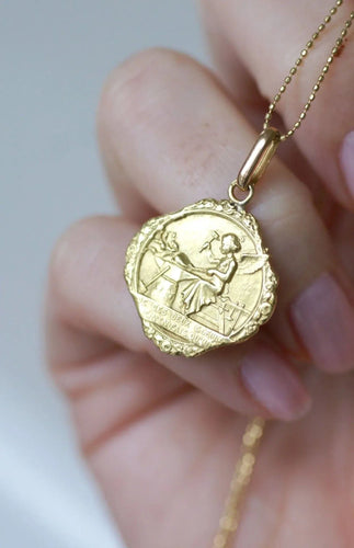 Pendentif AUGIS - Médaille d'Amour Ange Or Jaune 58 Facettes