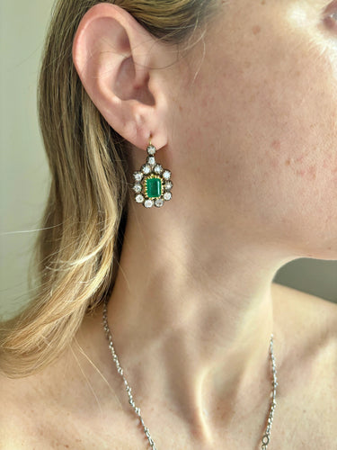 Boucles d'oreilles Boucles d'oreilles pendantes en or et diamants émeraude de Colombie Art Déco 58 Facettes
