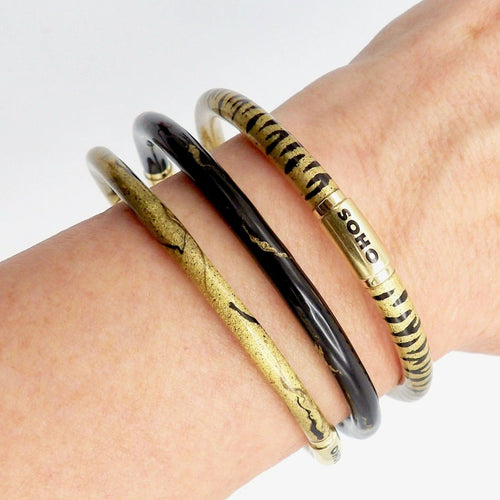 Bracelet SOHO 18K Gold Enamel Golden Calligraphic Stripe Bangle Bracelet 58 Facettes