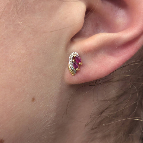 Boucles d'oreilles Boucles d'oreilles en or jaune rubis et diamants 58 Facettes 31515