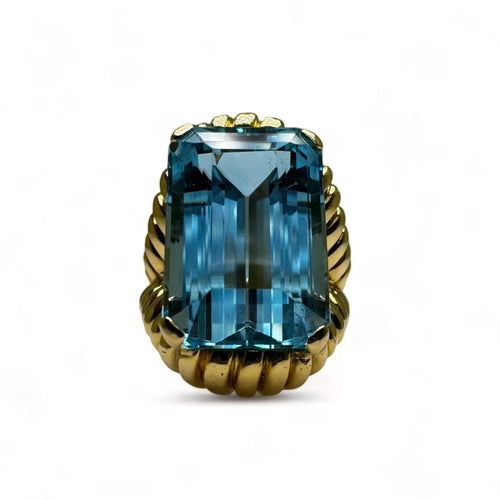 Bague Bague vintage en or jaune montée d’une Aigue-Marine Santa Maria de 17carats. 58 Facettes