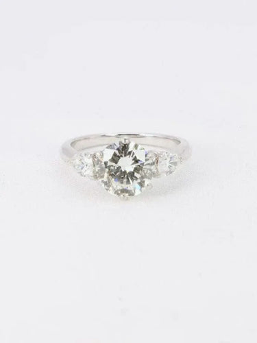 Bague 51.5 Bague trilogie or blanc diamant rond 2.07 ct diamants poires 58 Facettes 977