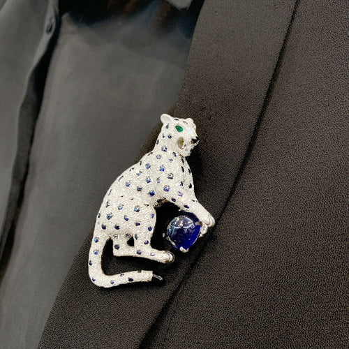 Broche Broche Cartier "Nefertari Panthère" platine, diamants, pierres de couleur, émail. 58 Facettes 33672