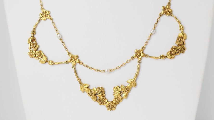Collier Collier draperie en or jaune et perles 58 Facettes 32204