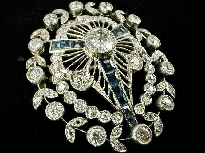 Pendentif Broche/Pendentif Art Déco en platine serti de 2,80 carats de diamants et saphirs 58 Facettes