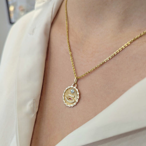 Pendentif Maison Augis - « Médaille d'Amour » en or jaune "Plus qu'hier, moins que demain" 58 Facettes 32664