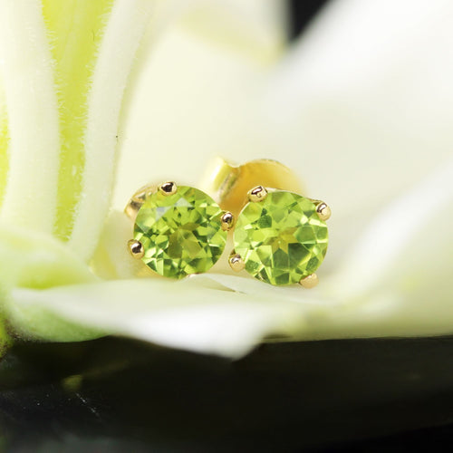 Boucles d'oreilles Puces d'oreilles péridots en or 58 Facettes CVBO26