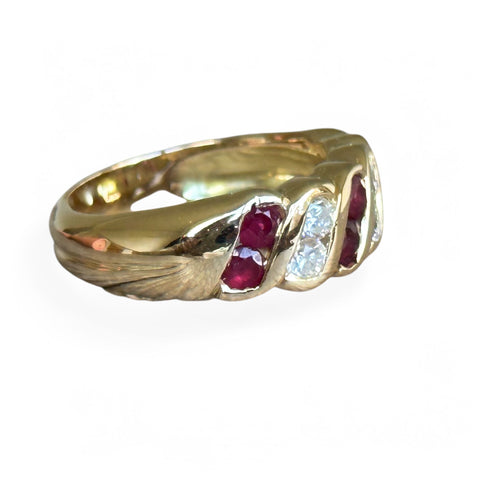 Bague 55 Bague jonc or jaune, rubis, diamants 58 Facettes 97