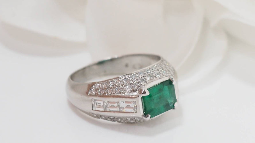 Bague 55.5 Bague jonc en or blanc émeraude et diamants 58 Facettes 31937