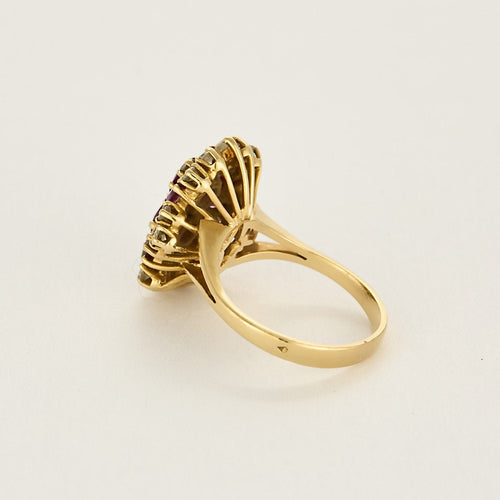 Bague 57 Bague en or jaune, rubis et diamants 58 Facettes B250549
