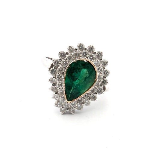 Bague 61 Bague en or blanc avec émeraude centrale et diamants environnants 58 Facettes