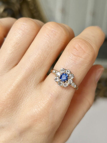 Bague 54 Bague ancienne en or 18K sertie d’un saphir et diamants 58 Facettes