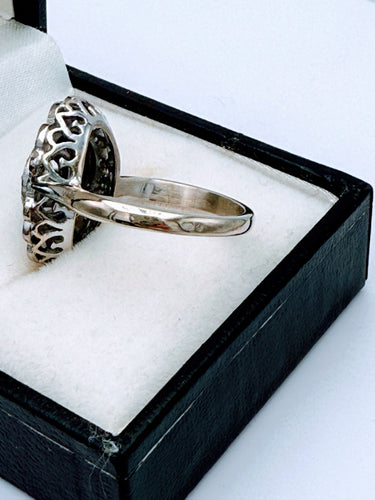 Bague 53.5 Bague ovale Art Déco en or gris sertie de diamants et saphirs 58 Facettes