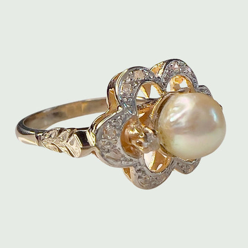 Bague SORTIJA DE DISEÑO ART DECO ÉPOCA 1930- 1935 de ORO 18 kts con DIAMANTES s y PERLA de cultivo. 58 Facettes Q988A