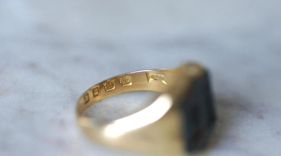 Bague Bague chevalière Intaille or jaune Jaspe Sanguin 58 Facettes
