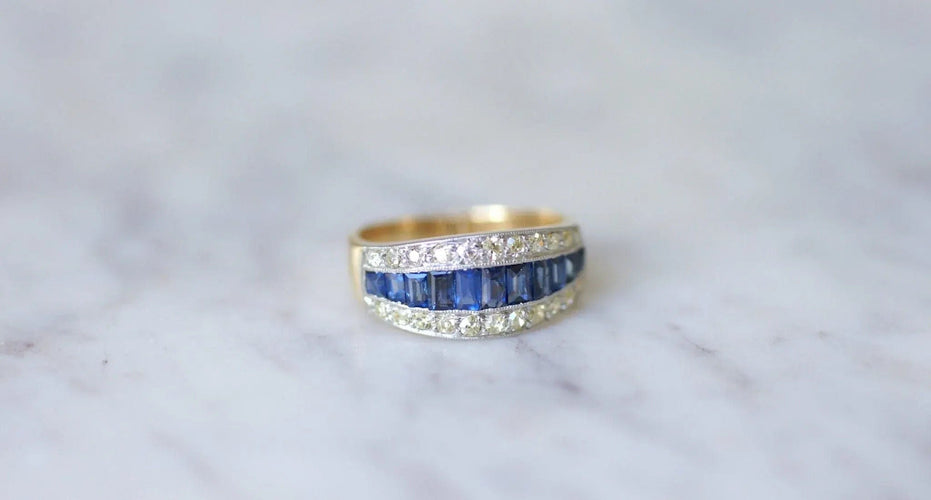 Bague 50 Bague Bandeau Art Deco Saphirs Calibrés et Diamants 58 Facettes