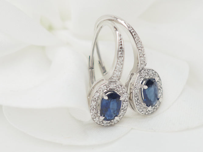 Boucles d'oreilles Boucles d'oreilles dormeuses en or blanc, saphir et diamants 58 Facettes 7313