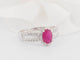 Bague 54 Bague entourage en or blanc, rubis et diamants 58 Facettes 33066
