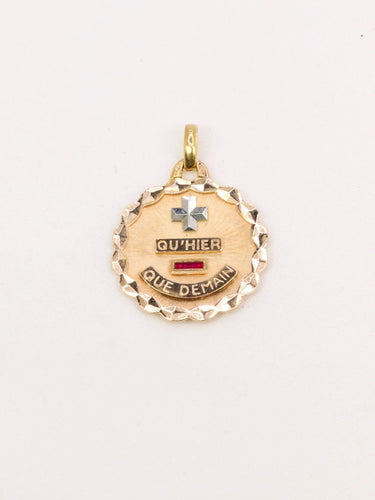 Pendentif Médaille amour Augis ronde Plus qu'hier moins que demain or jaune rubis 58 Facettes J496