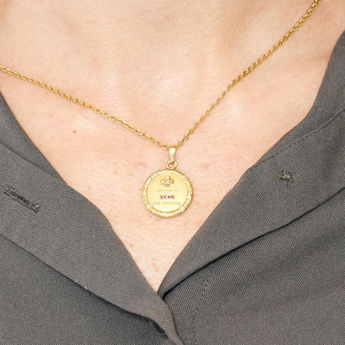 Pendentif AUGIS - Médaille or jaune, rubis de synthèse et diamants 58 Facettes PER0123