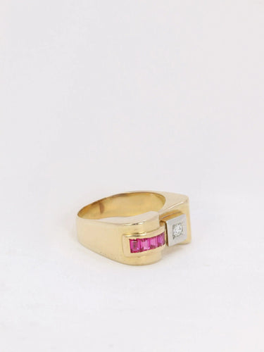 Bague 57 Bague tank en or, platine, diamants et rubis calibrés 58 Facettes J138