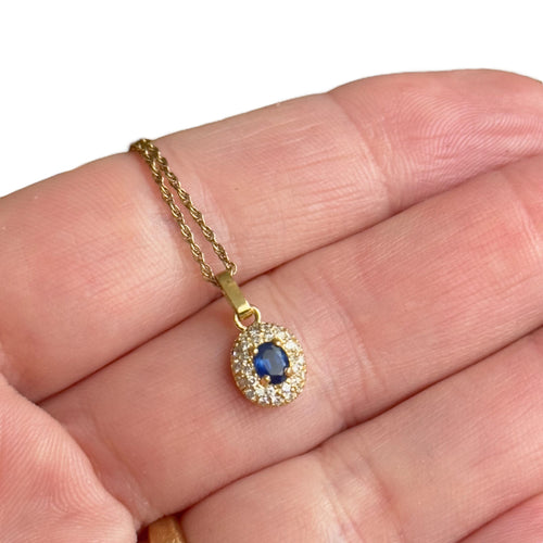 Pendentif Pendentif or jaune saphir ovale entourage diamants 58 Facettes 377