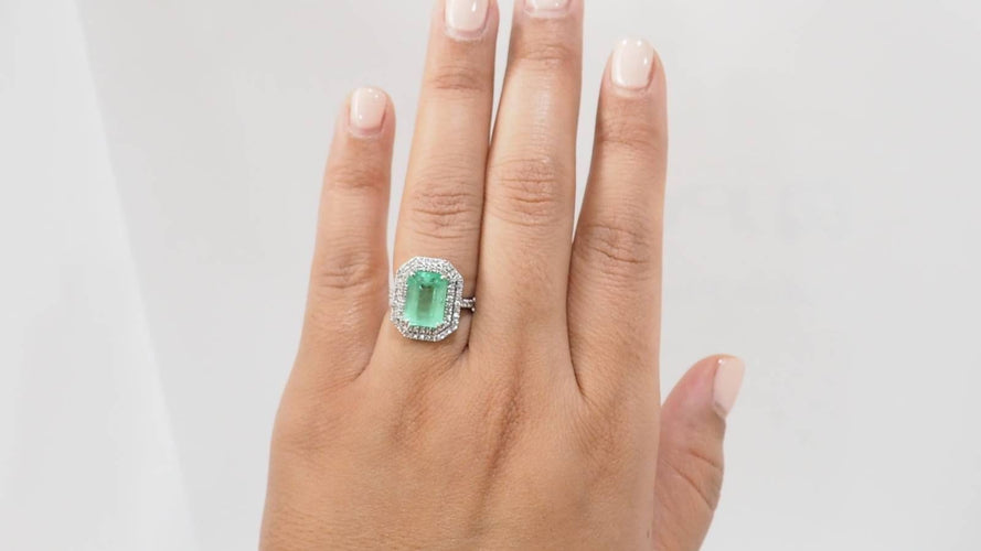 Bague 52 Bague double entourage en or blanc, émeraude de colombie certifiée et diamants 58 Facettes 32636