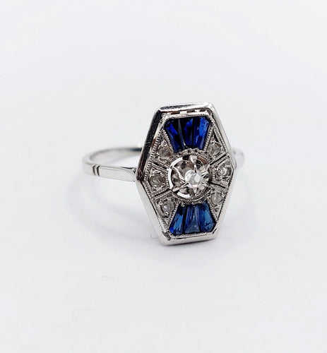Bague 54 Bague marquise art deco or blanc 18k et platine ornée de diamants taille roses et de saphir calibrés dans une monture géométrique 58 Facettes A04970
