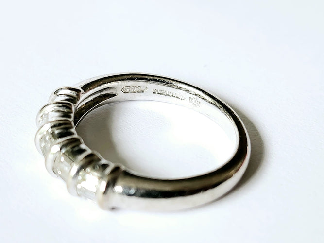 Bague 53 Demi alliance or blanc, diamants baguettes 58 Facettes