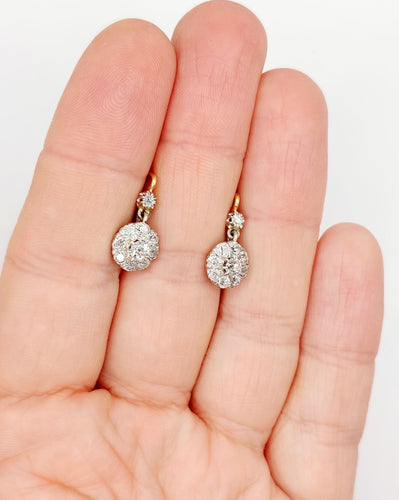 Boucles d'oreilles Dormeuses marguerite - Boucles d’oreilles en or 18k, platine et diamants 58 Facettes A06632