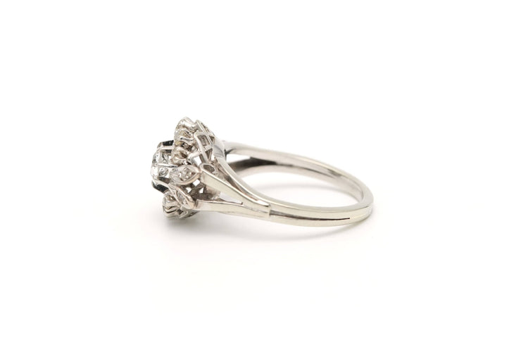 Bague 53 Bague Art Déco en or blanc sertie de diamants 58 Facettes 20158