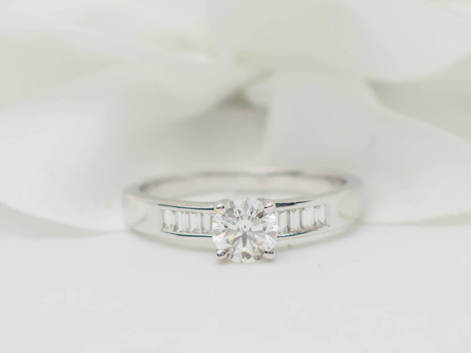Bague 54 Solitaire en or blanc et diamant rond de 0,52 ct 58 Facettes 24474