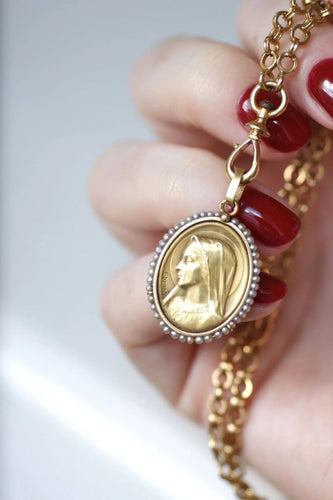 Pendentif Médaille Vierge or et perles fines 58 Facettes