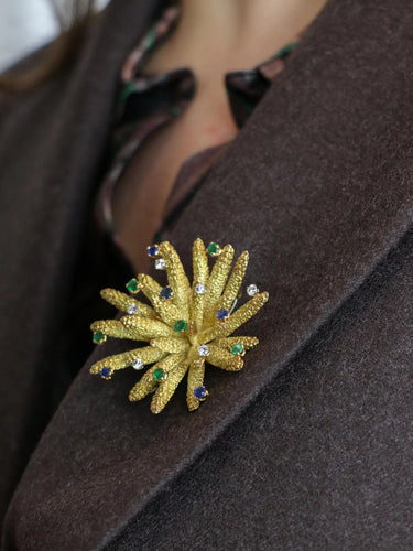 Broche Broche vintage anémone or jaune diamants émeraudes saphirs 58 Facettes 1090.7