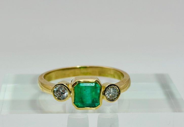 Bague 54 Bague en or avec une émeraude et des diamants 58 Facettes 50283