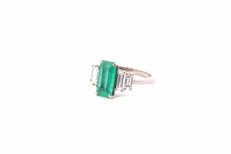 Bague 54 Bague émeraude 1,89cts et diamants en or 18k 58 Facettes 26434