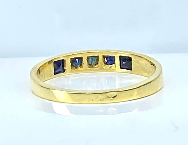 55 Bague en or jaune et saphirs 58 Facettes AB569