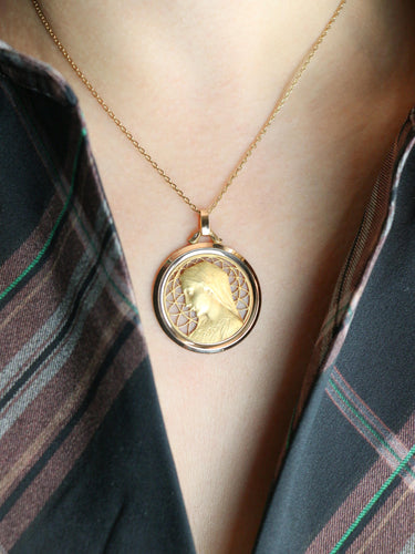 Pendentif DROPSY Médaille vintage Vierge de profil or jaune 58 Facettes 1102.4
